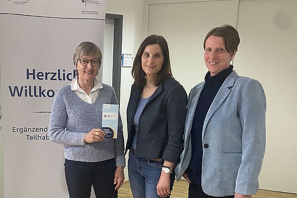 Die drei Beraterinnen der Teilhabe Beratung informieren über den neuen Standort in Blaustein.